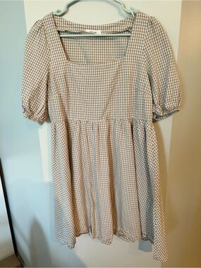 Mod Ref Beige and White Gingham Puff Sleeve Dress